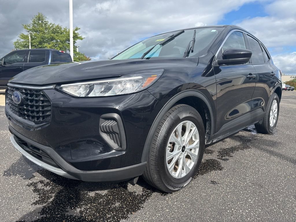 Certified 2023 Ford Escape Active w/ Tech Pack #2 image 2