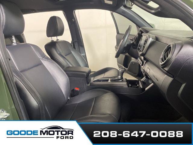 Used 2022 Toyota Tacoma TRD Sport w/ TRD Premium Sport Package AWD/4WD image 24