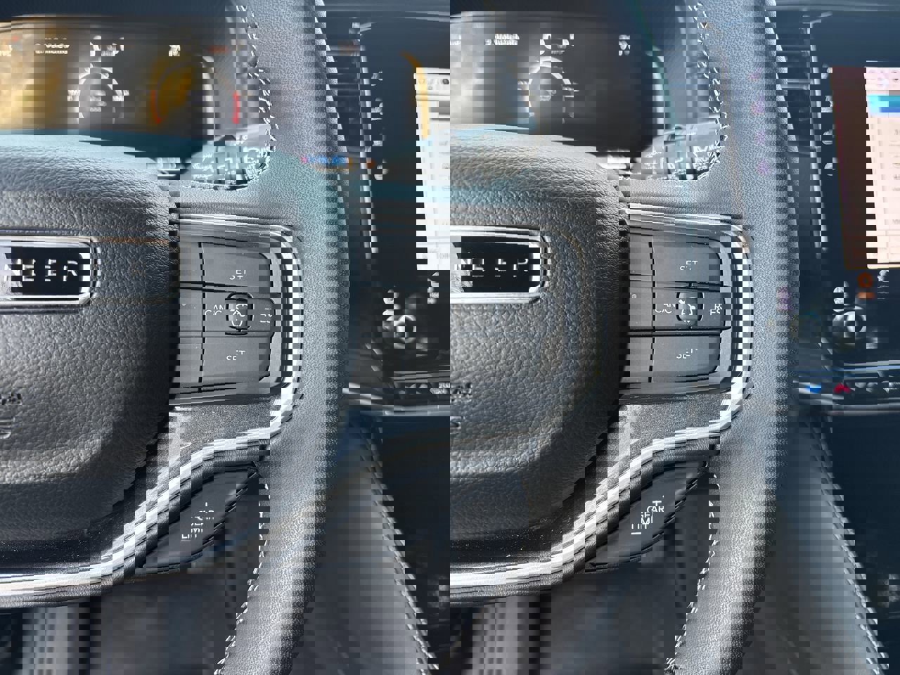 Used 2024 Jeep Wagoneer 2WD image 36