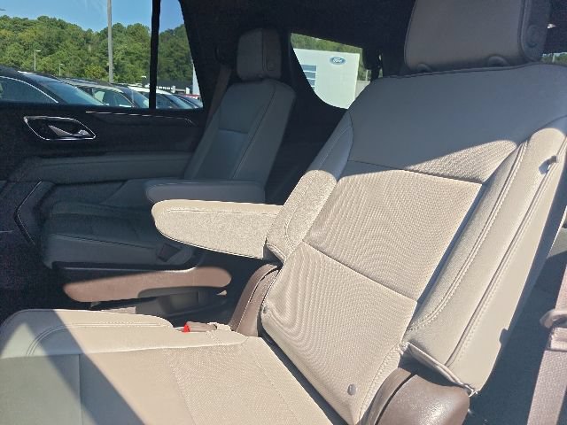 Used 2022 GMC Yukon SLT w/ SLT Premium Package RWD image 9