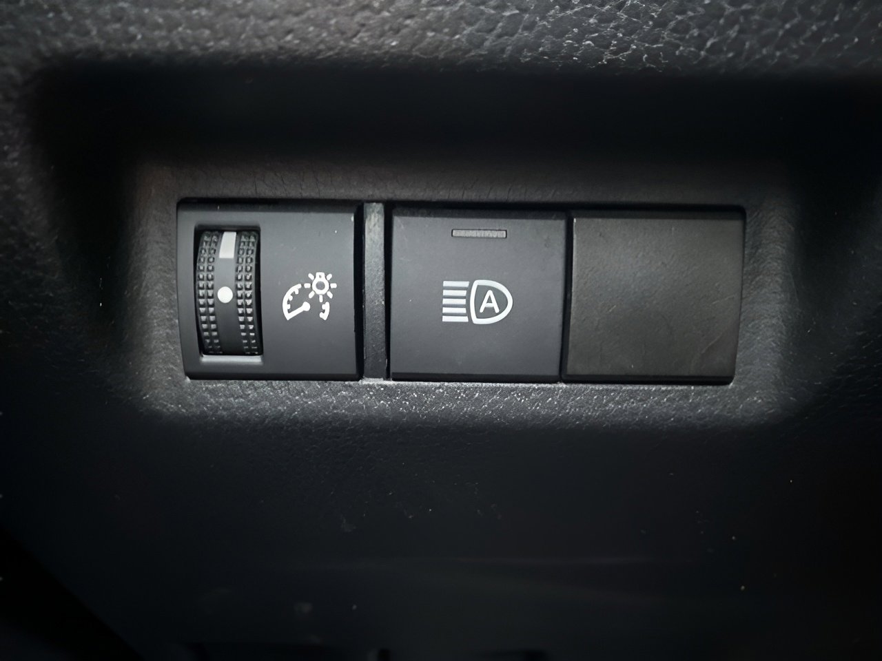 Used 2019 Toyota RAV4 LE image 16