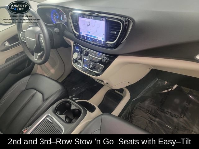 Used 2024 Chrysler Pacifica Touring-L FWD image 19