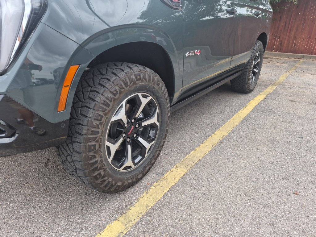 Used 2026 GMC Yukon AT4 w/ AT4 Premium Package AWD/4WD image 7
