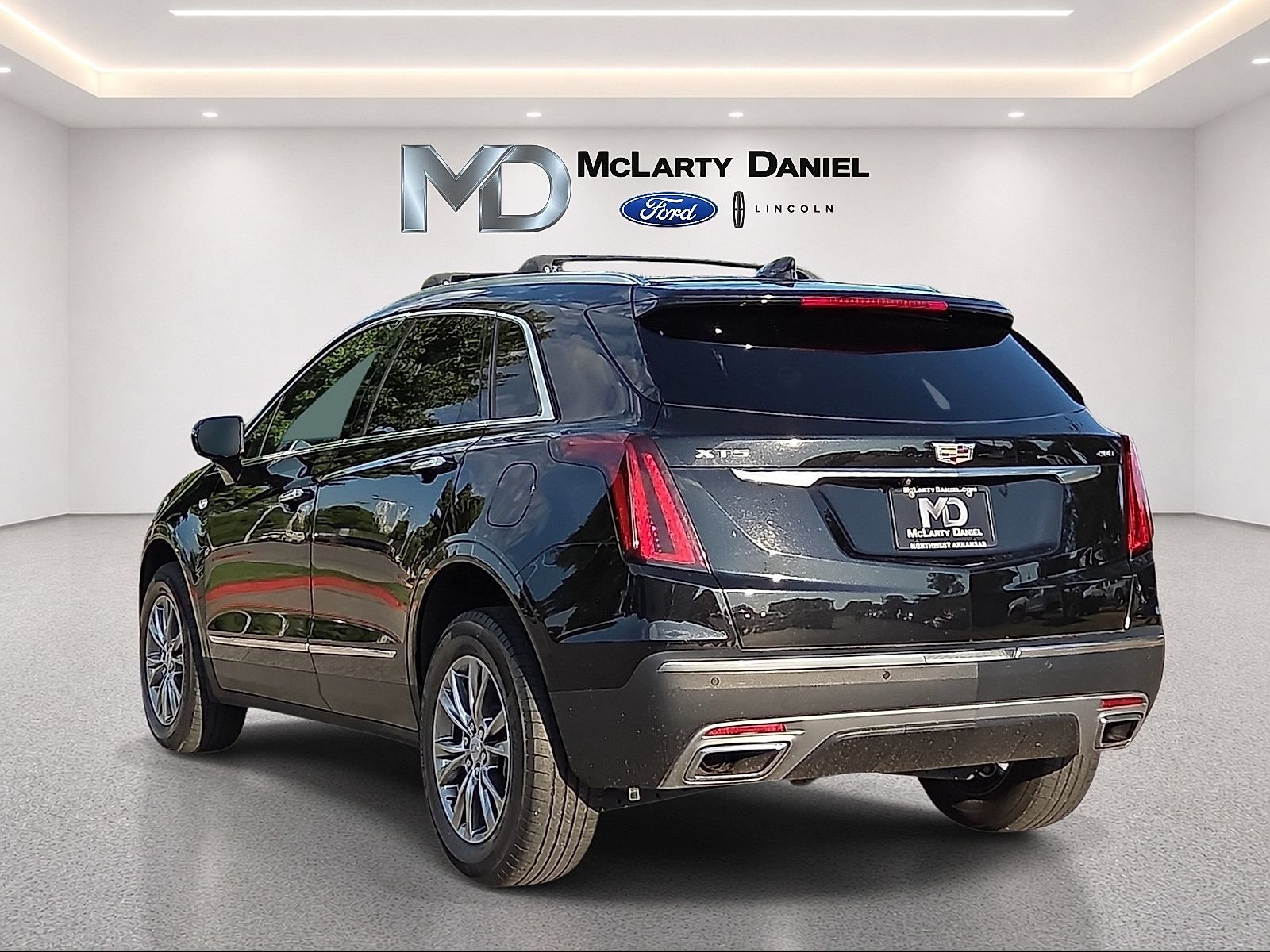 Used 2022 Cadillac XT5 Premium Luxury w/ LPO, Floor Liner Package FWD image 4