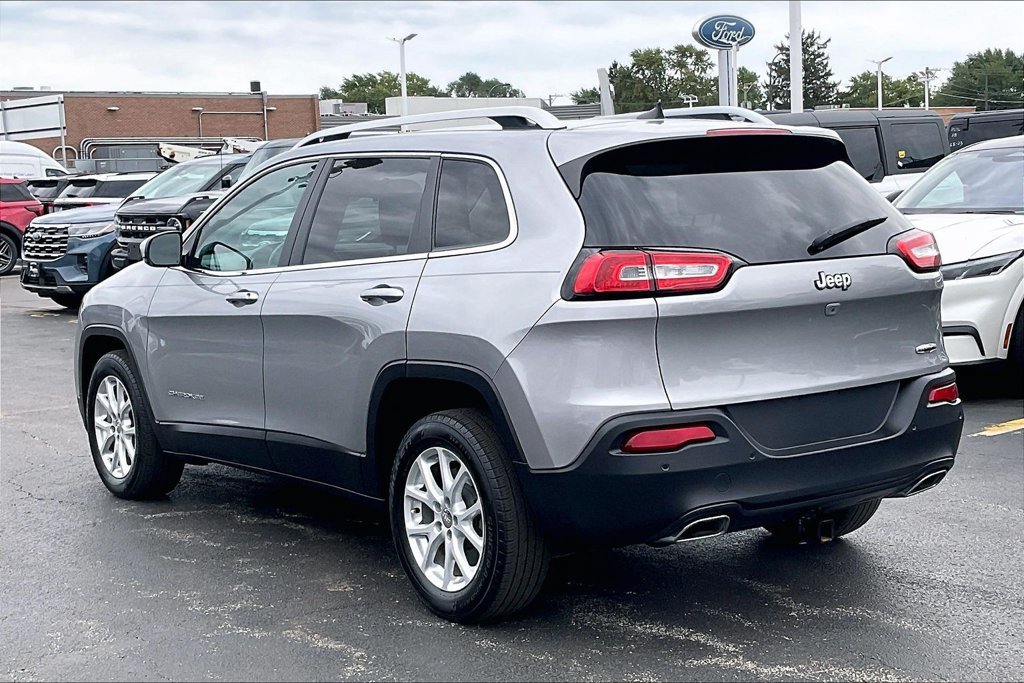 Used 2017 Jeep Cherokee Latitude w/ Safety/Convenience Group FWD image 10