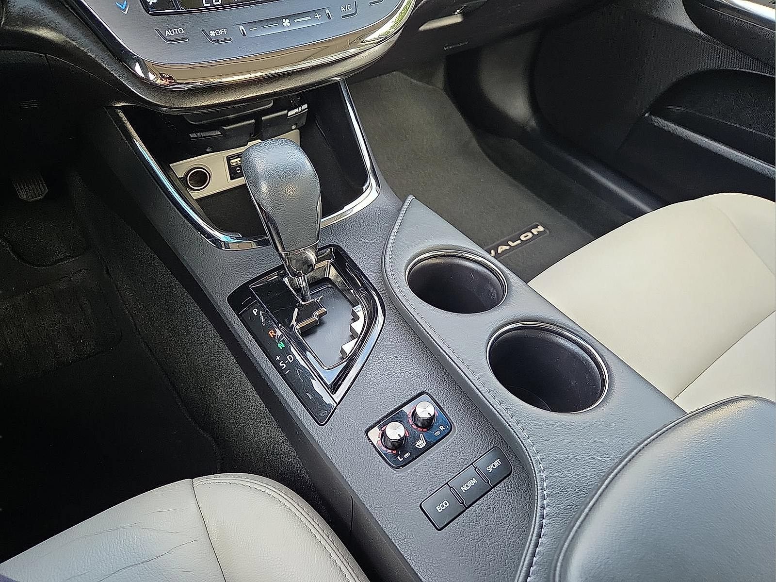 Used 2018 Toyota Avalon XLE Premium FWD image 25