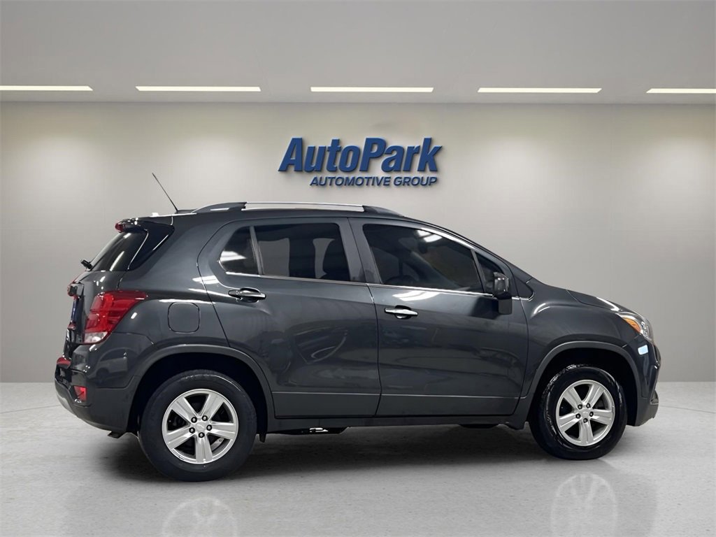 Used 2017 Chevrolet Trax LT w/ LT Convenience Package image 6