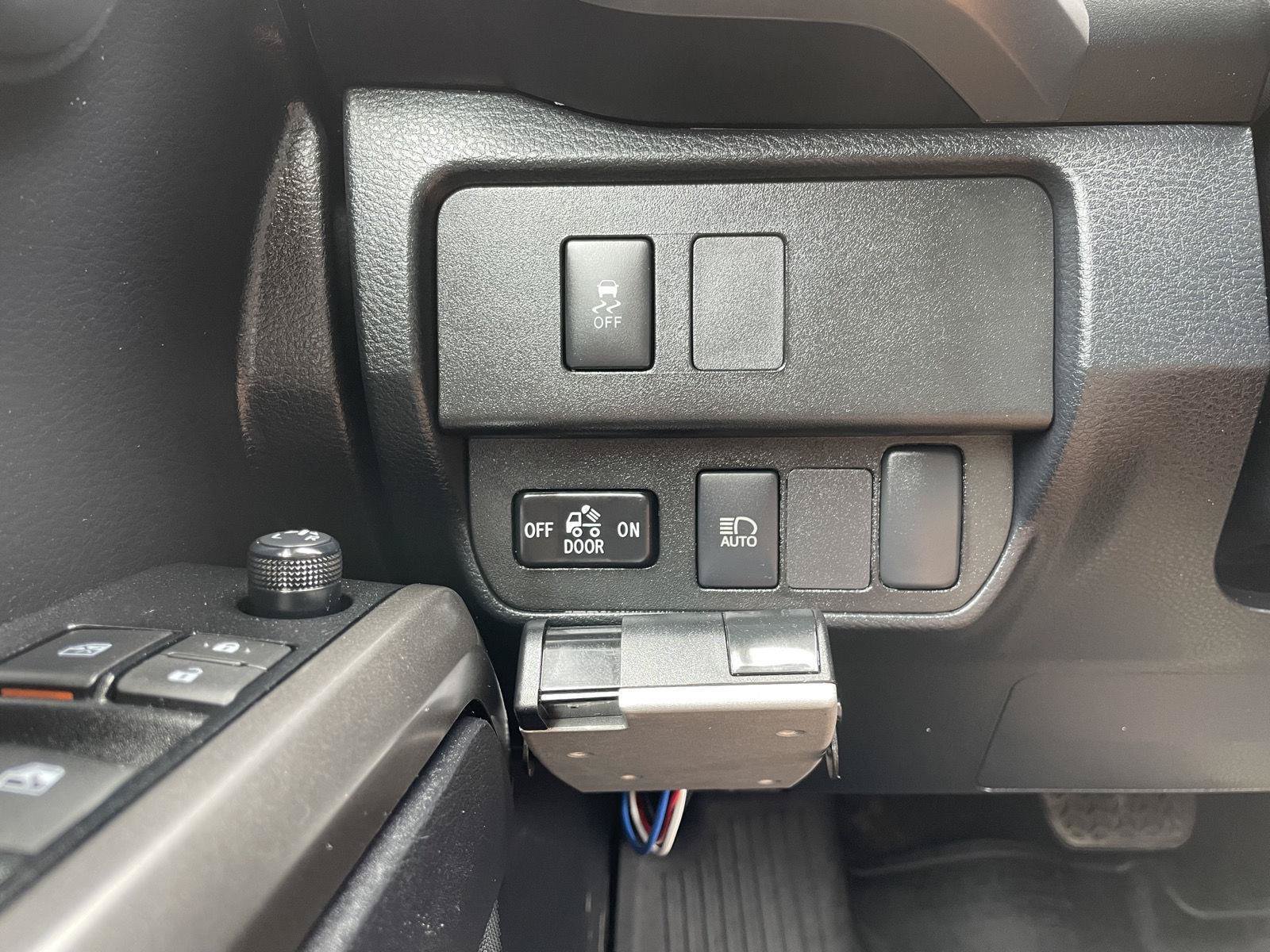 Used 2020 Toyota Tacoma SR5 AWD/4WD image 28
