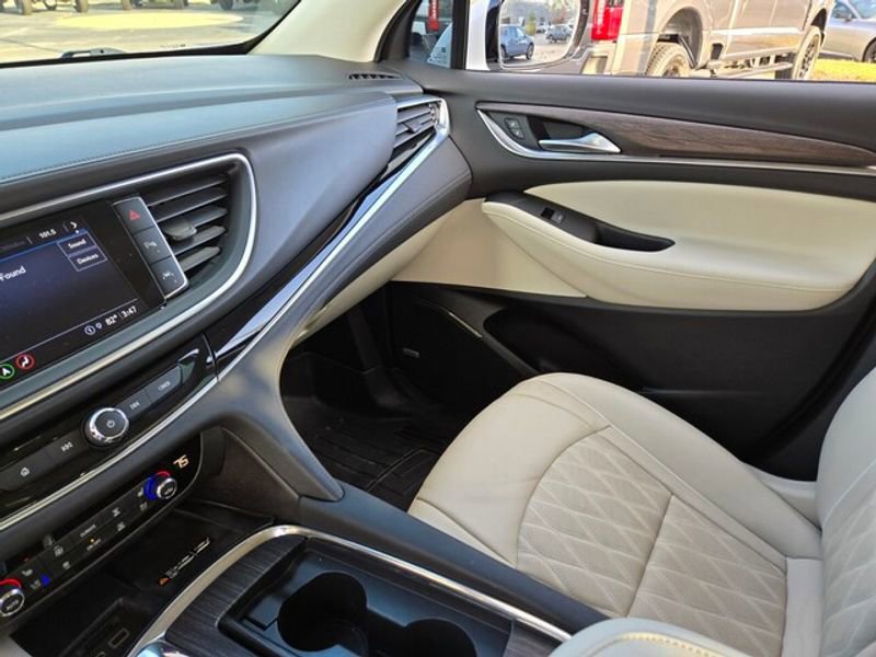 Used 2023 Buick Enclave Avenir w/ Avenir Technology Package image 28