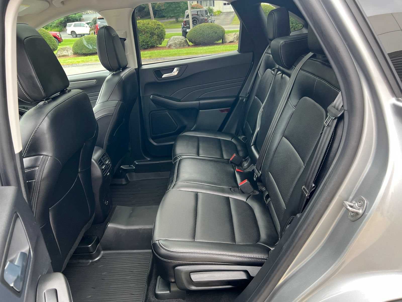 Certified 2022 Ford Escape Titanium w/ Class II Trailer Tow Package AWD/4WD image 15