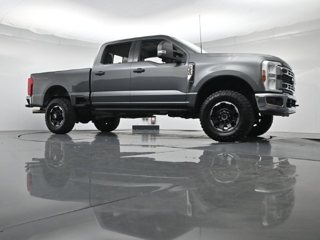 Certified 2025 Ford F350 XLT w/ Tremor Off-Road Package AWD/4WD image 35