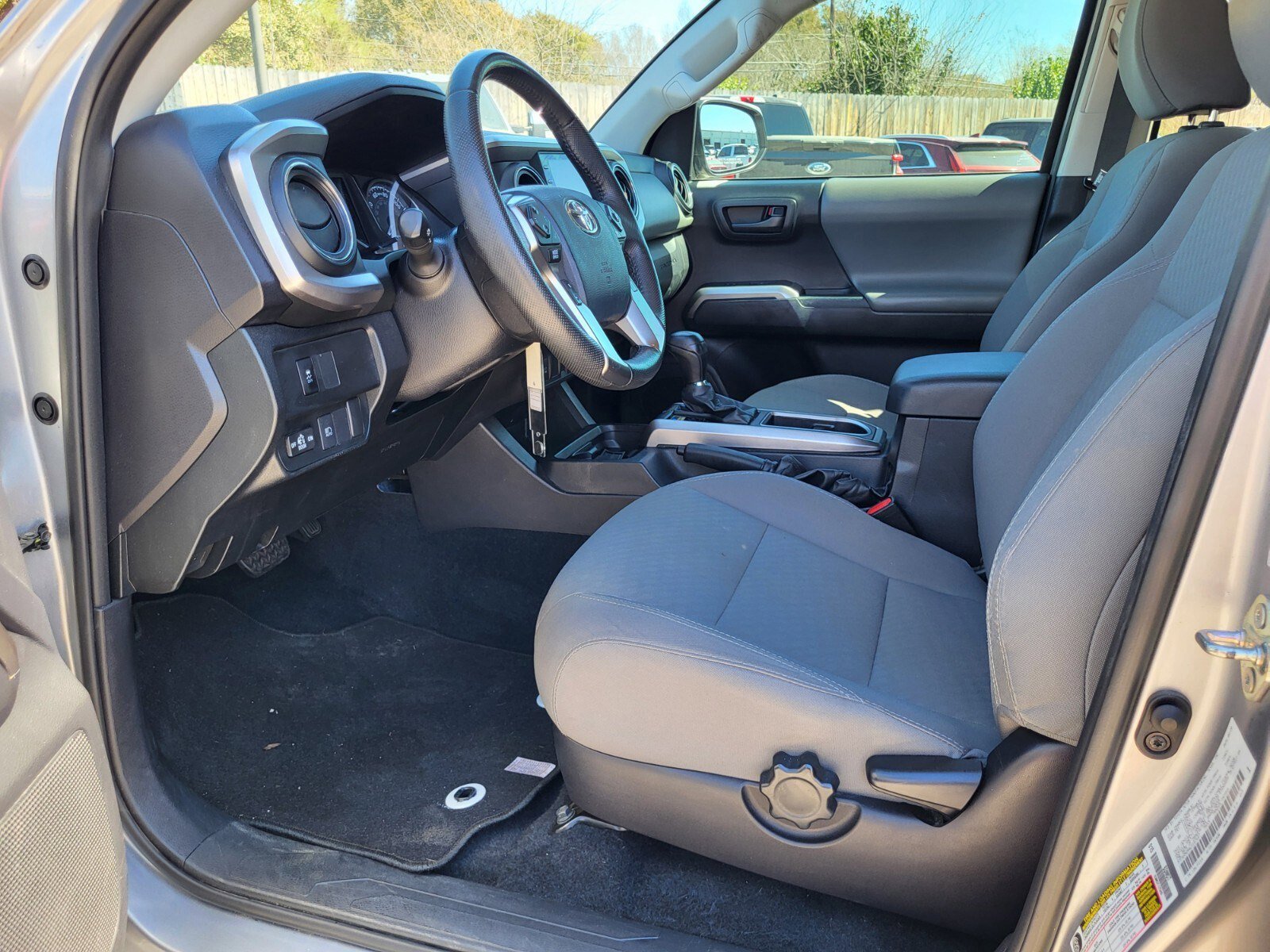 Used 2020 Toyota Tacoma SR5 w/ SR5 Appearance Package (SM) image 19