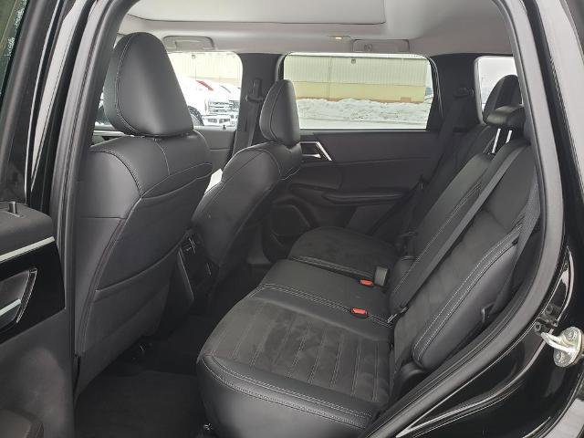 Used 2022 Mitsubishi Outlander SE image 12