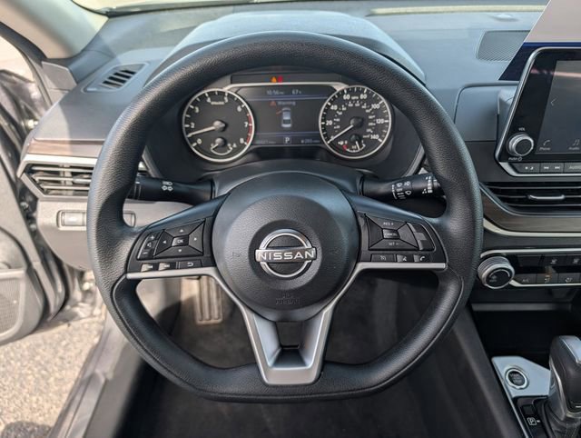 Used 2024 Nissan Altima 2.5 SV image 14