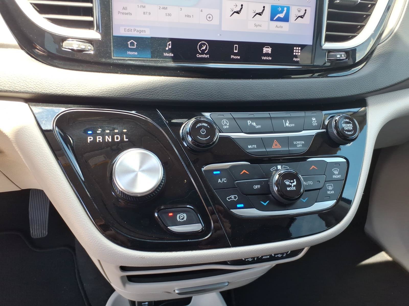 Used 2023 Chrysler Pacifica Touring-L FWD image 20