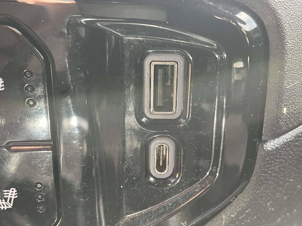 Used 2022 Chevrolet Silverado 1500 LT AWD/4WD image 23