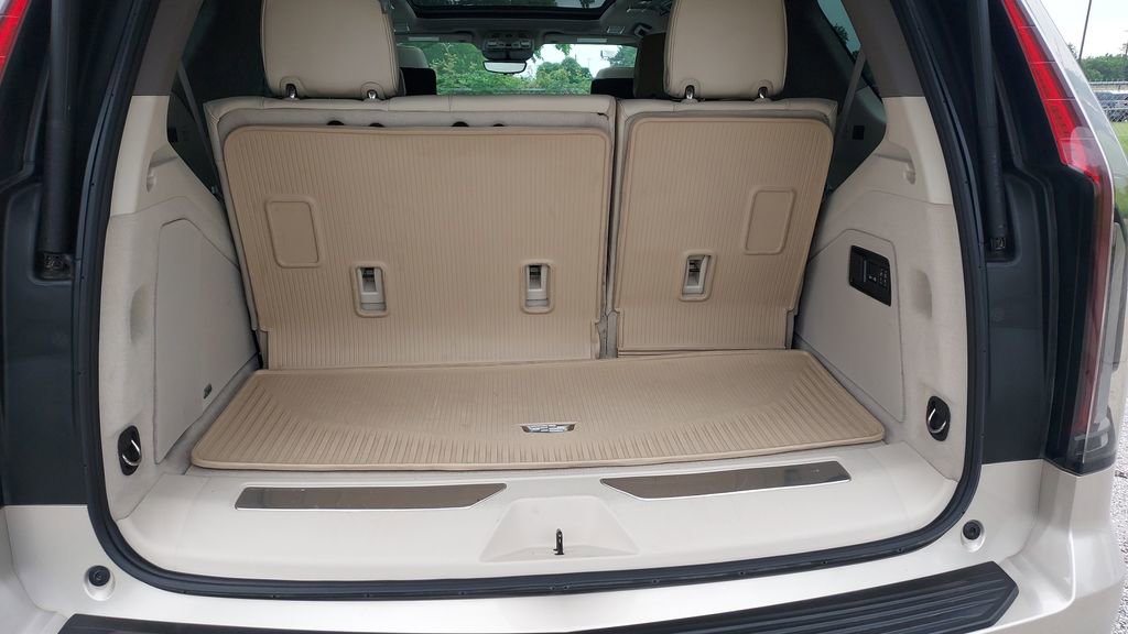 Used 2024 Cadillac Escalade Sport Platinum w/ LPO, ONYX Package AWD/4WD image 26