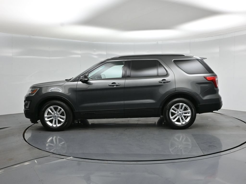 Certified 2017 Ford Explorer XLT w/ Equipment Group 202A FWD image 30