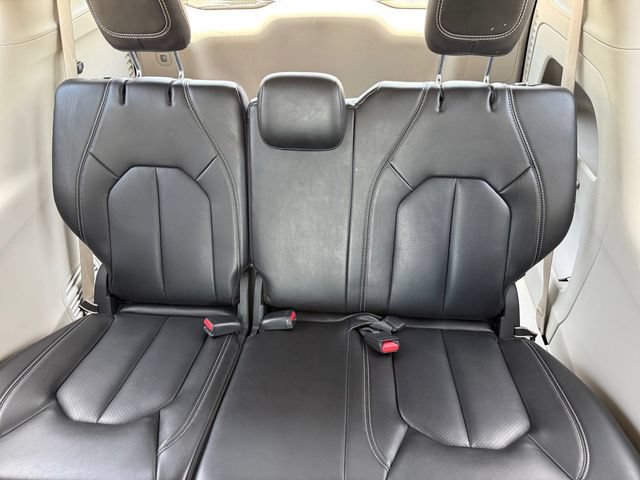 Used 2023 Chrysler Pacifica Touring-L FWD image 6