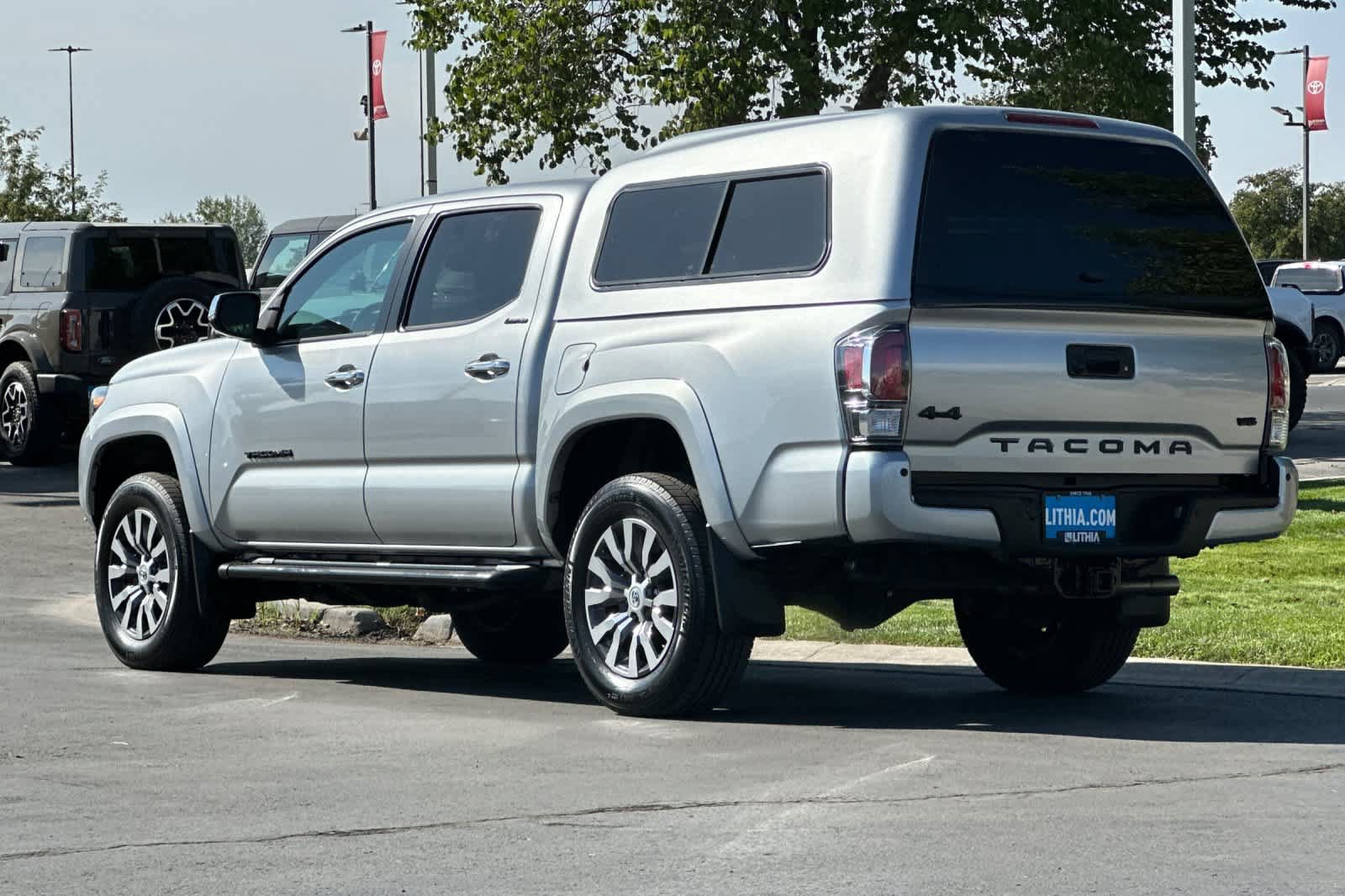 Used 2023 Toyota Tacoma Limited AWD/4WD image 6
