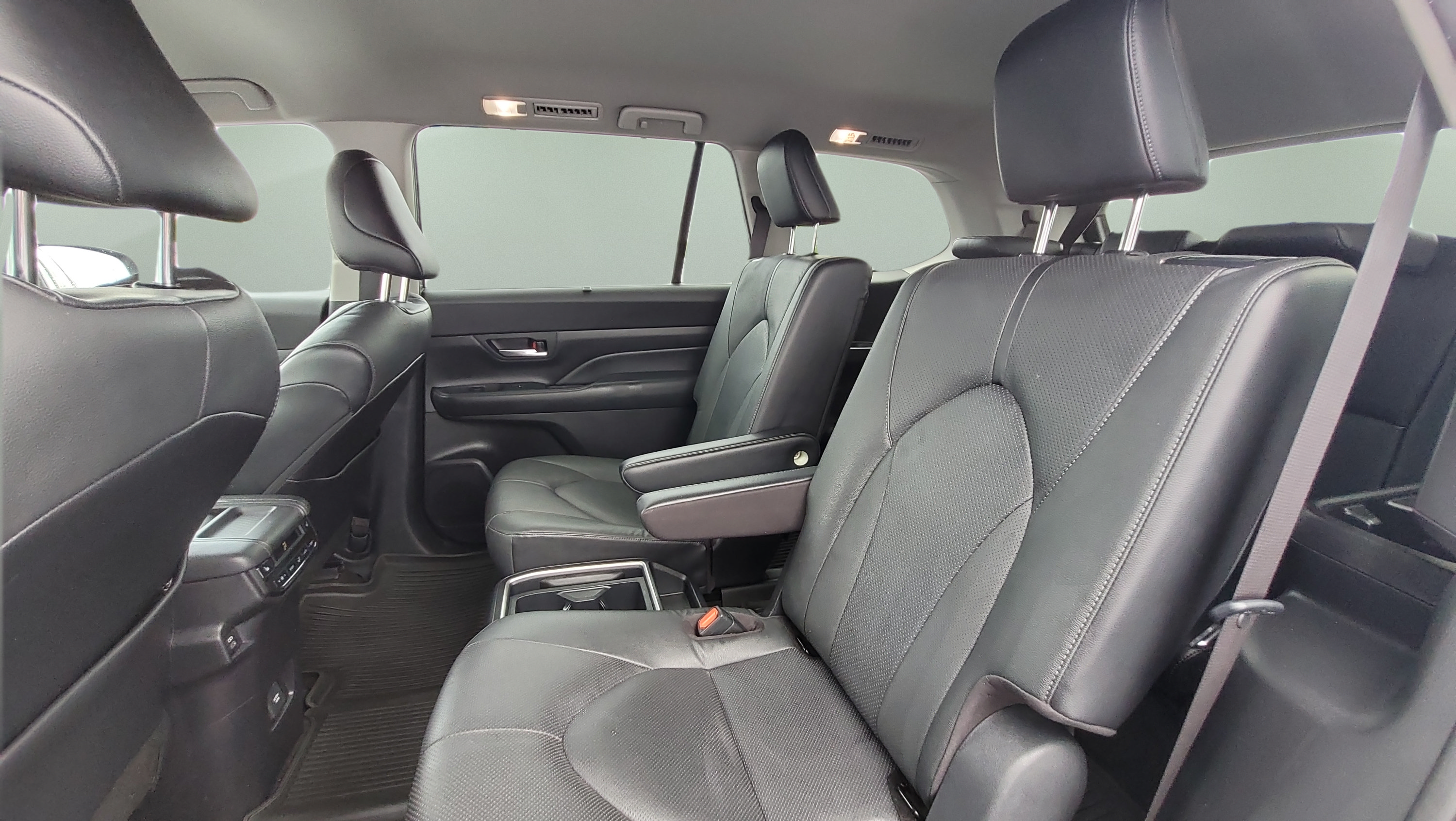 Used 2024 Toyota Grand Highlander AWD image 18