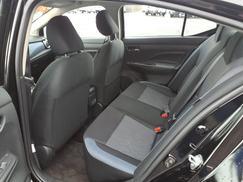 Used 2023 Nissan Versa SV image 28