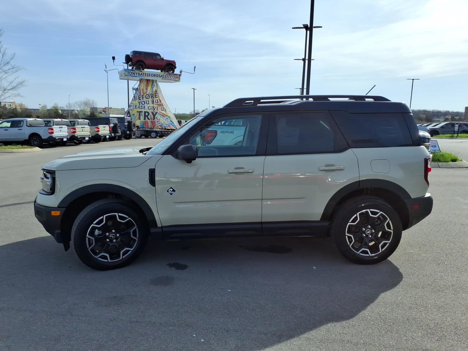 Certified 2025 Ford Bronco Sport Outer Banks w/ Outer Banks Tech Package+ image 2