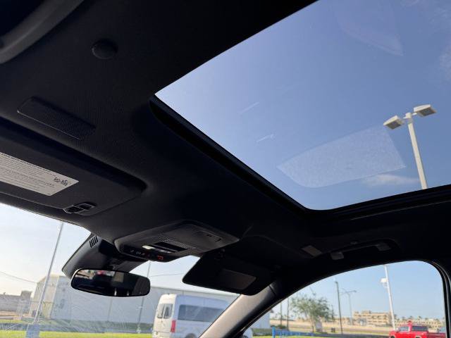 Used 2025 Chevrolet Traverse LT w/ Sun and Wheel Package FWD image 18