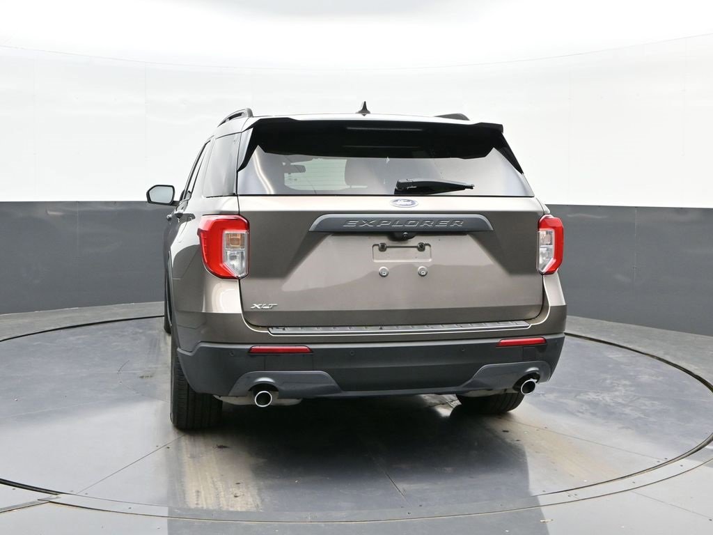 Certified 2021 Ford Explorer XLT w/ Equipment Group 202A image 8