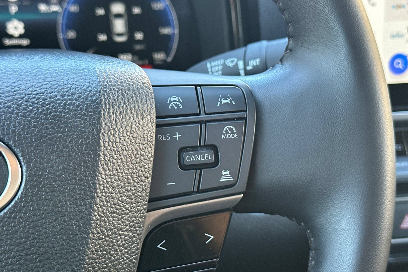 Used 2025 Toyota Camry XLE AWD/4WD image 37