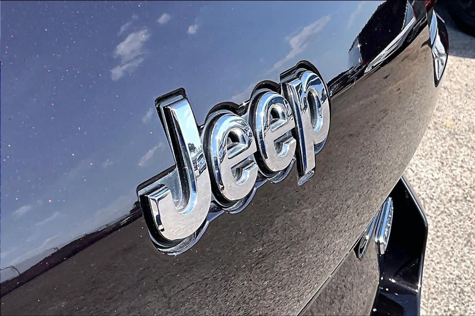 Used 2023 Jeep Grand Cherokee L Overland w/ Advanced Protech Group III AWD/4WD image 31