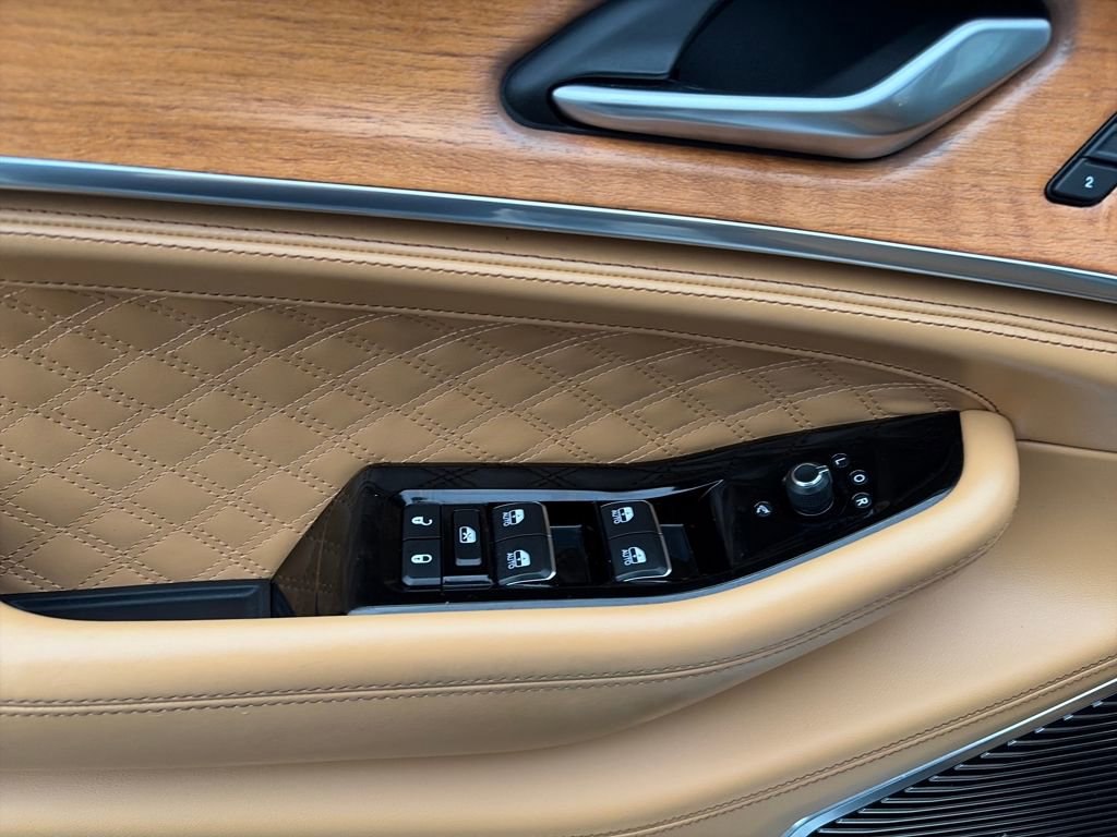 Used 2023 Jeep Grand Cherokee Summit image 21