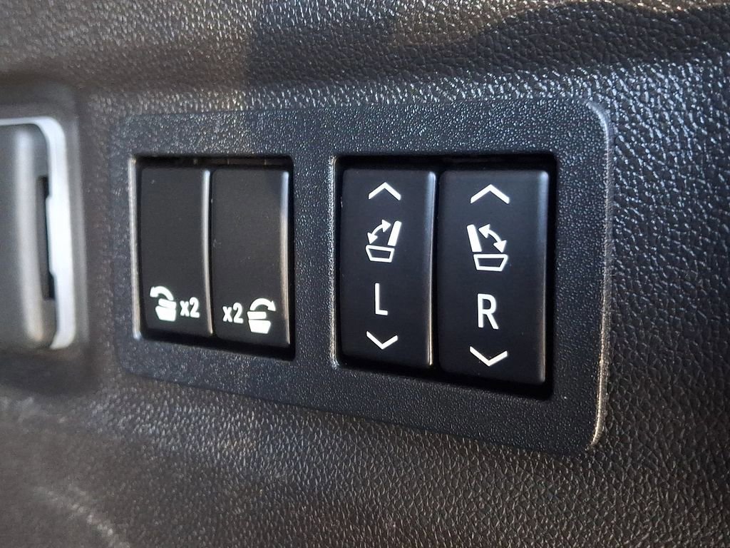 Used 2021 Chevrolet Tahoe Premier w/ Premium Package image 35