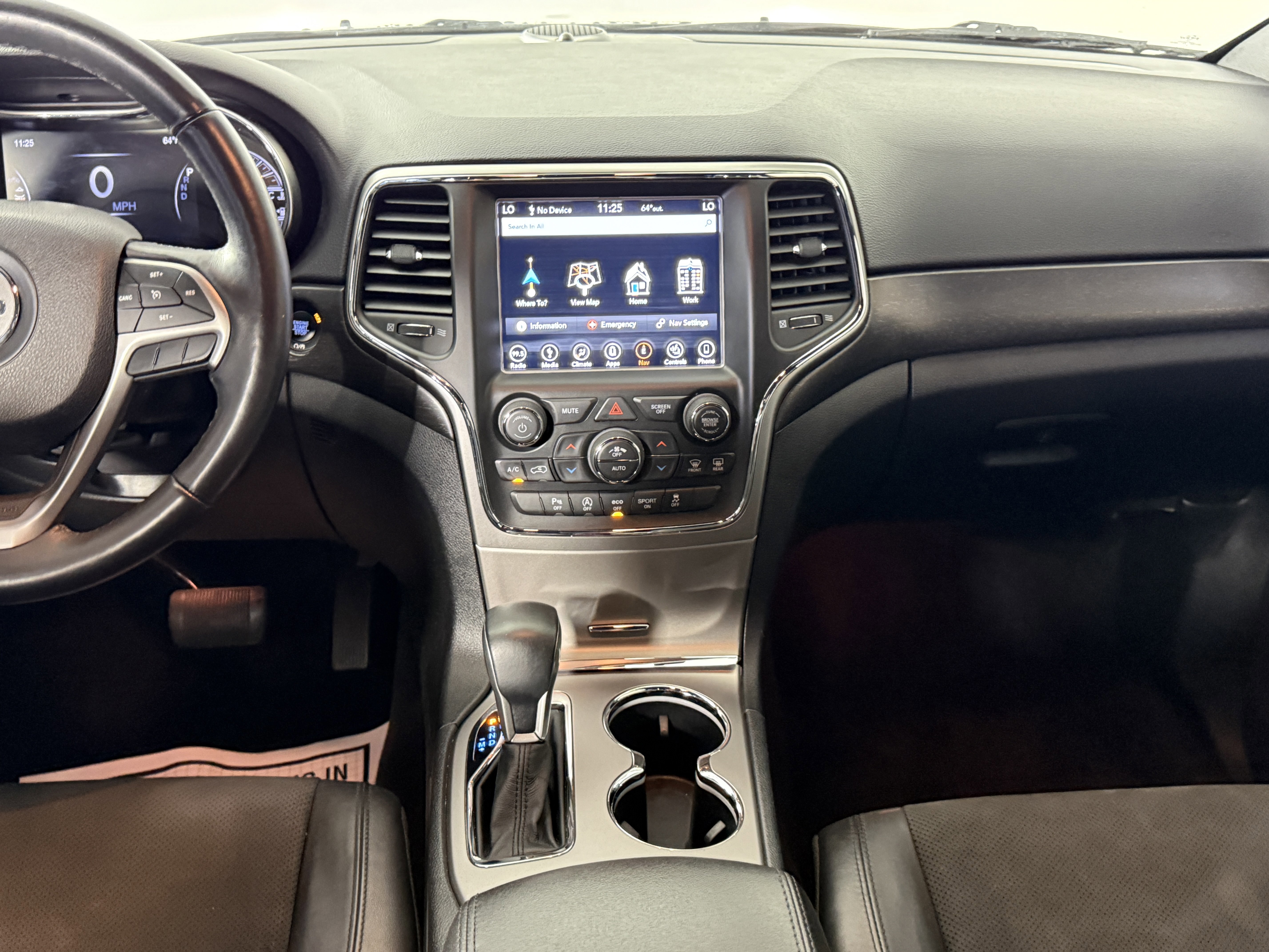 Used 2018 Jeep Grand Cherokee Altitude image 12