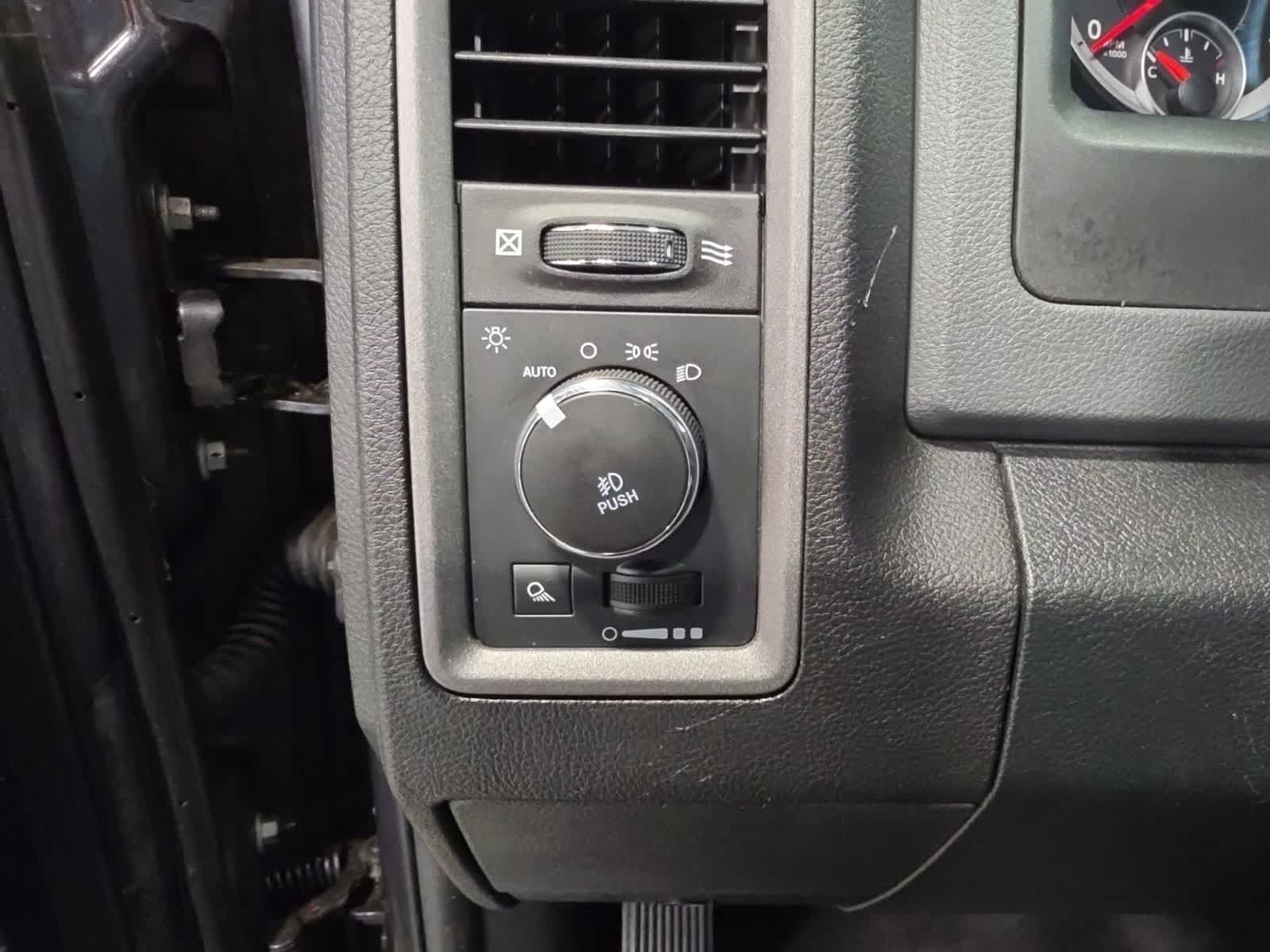 Used 2017 RAM 1500 Express AWD/4WD image 22