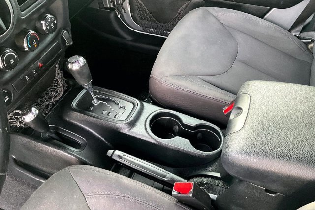 Used 2018 Jeep Wrangler Unlimited Sport w/ Connectivity Group AWD/4WD image 17