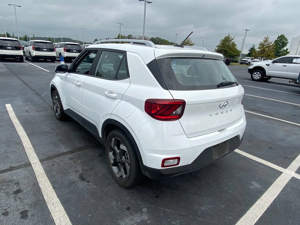 Used 2025 Hyundai Venue SEL FWD image 5