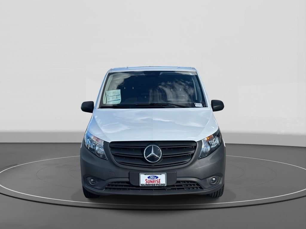 Used 2023 Mercedes-Benz Metris image 3