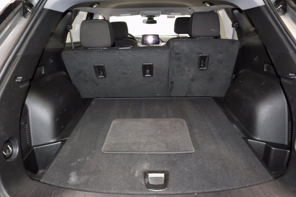Used 2025 Chevrolet Blazer LT FWD image 14