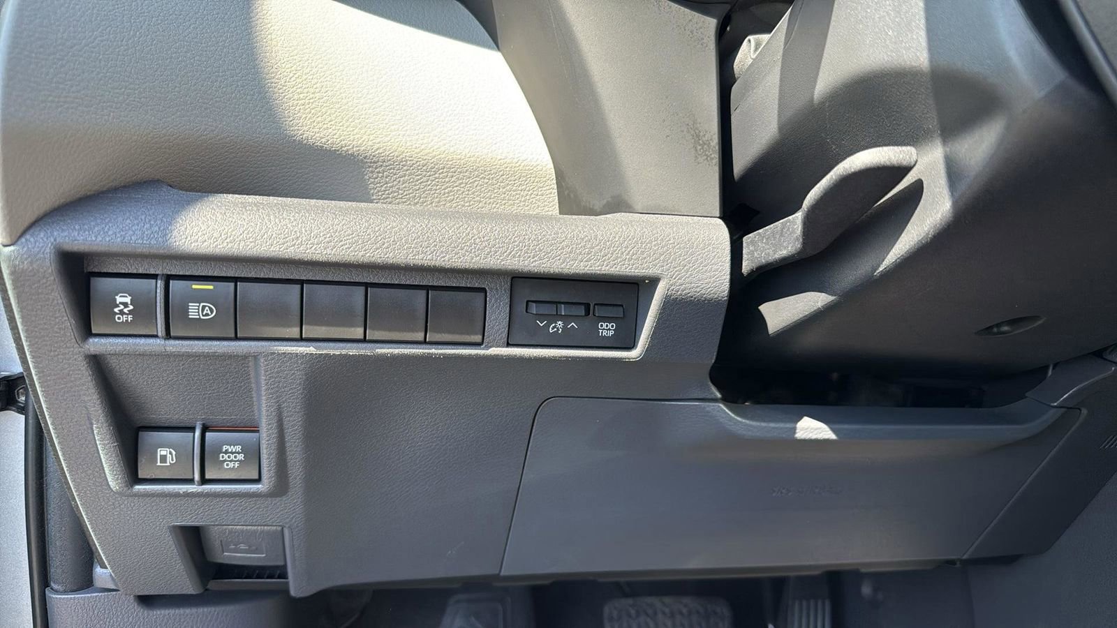 Used 2023 Toyota Sienna XLE image 18