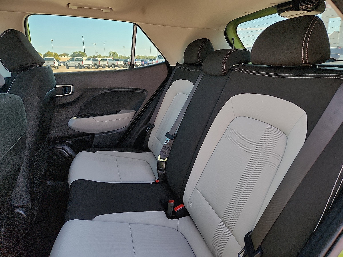 Used 2023 Hyundai Venue SEL FWD image 6