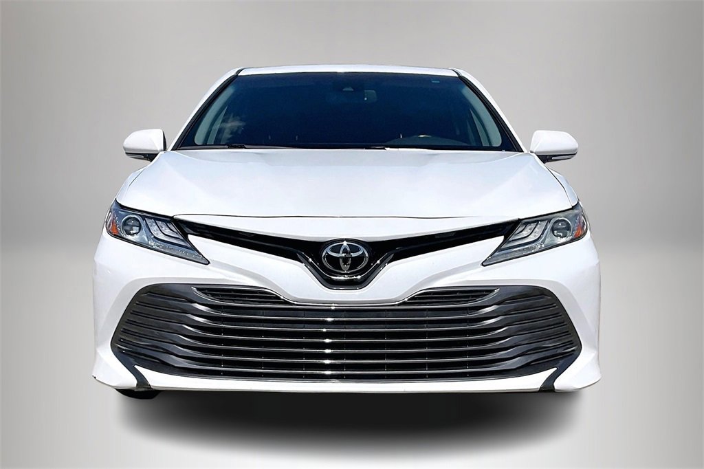 Used 2020 Toyota Camry XLE image 6