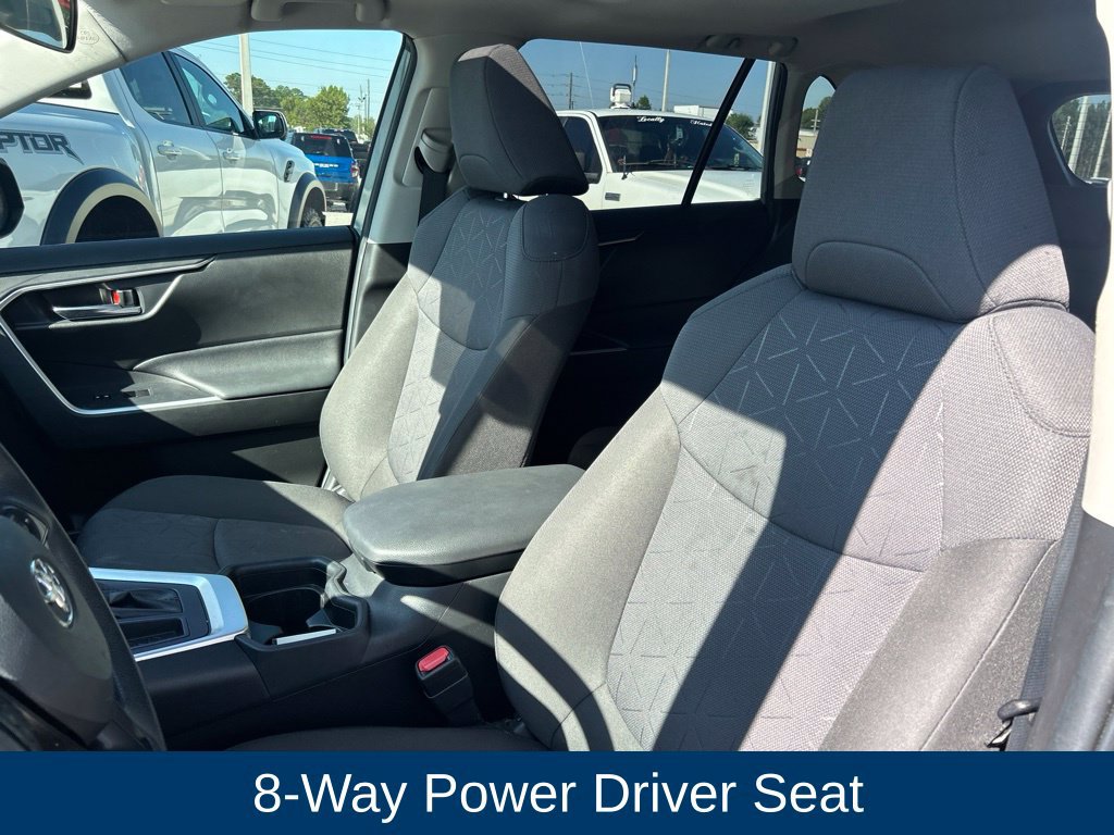 Used 2021 Toyota RAV4 XLE w/ Convenience Package FWD image 13