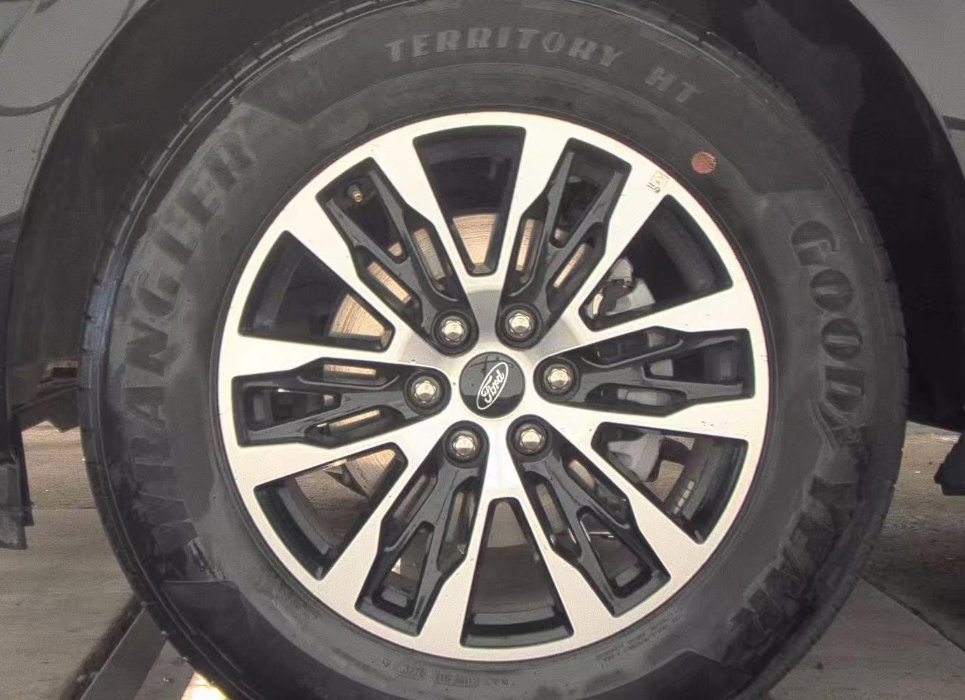 Certified 2025 Ford Expedition Platinum AWD/4WD image 6