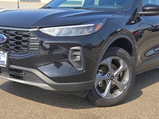 Certified 2025 Ford Escape ST-Line Select AWD/4WD image 3