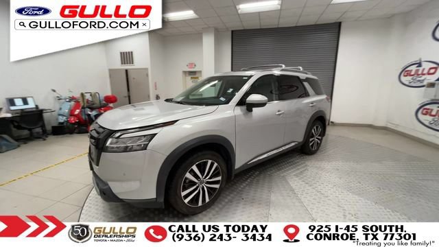 Used 2024 Nissan Pathfinder Platinum FWD image 4