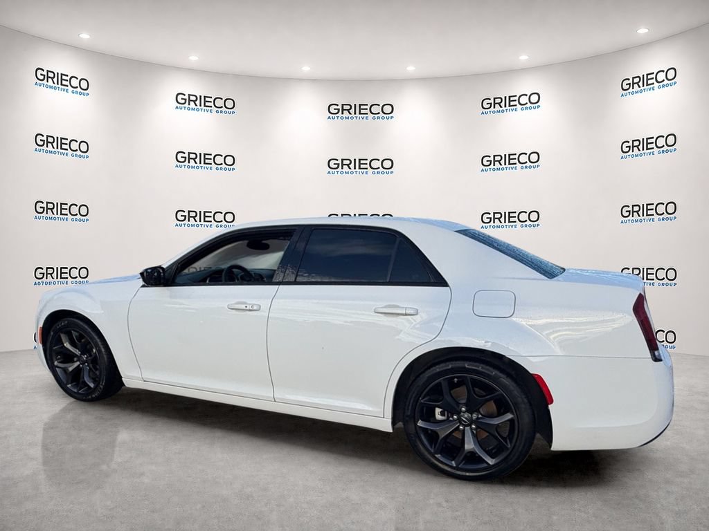 Used 2023 Chrysler 300 Touring w/ Safetytec Plus Group RWD image 5