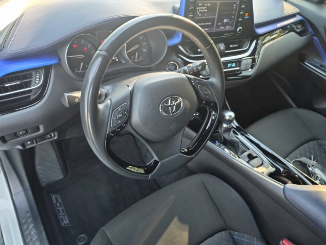 Used 2020 Toyota C-HR XLE FWD image 17