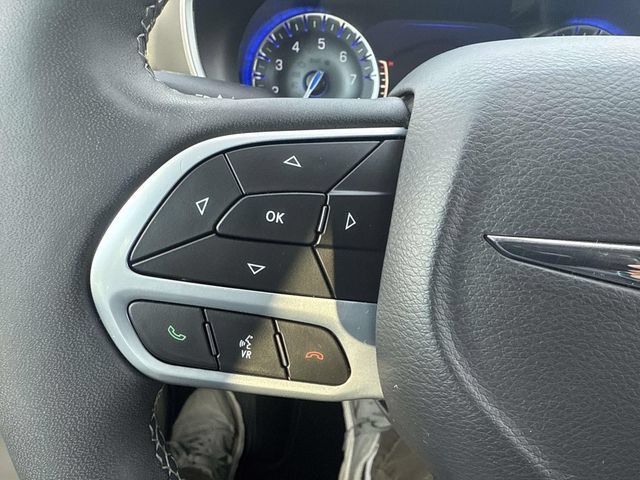 Used 2024 Chrysler Pacifica Touring-L FWD image 35
