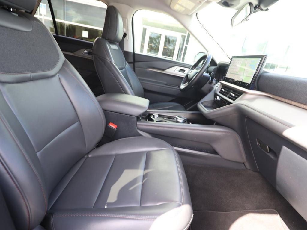 Certified 2025 Ford Explorer Active w/ Active Comfort Package image 15